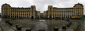 Der Karlsplatz Stachus Brunnen ist eine rieige Springbrunnenanlage im Herzen von Mnchen